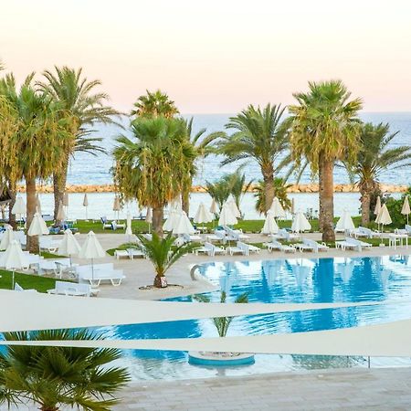 Venus Beach Hotel Paphos Esterno foto Pool at the Narenje Beach Resort
