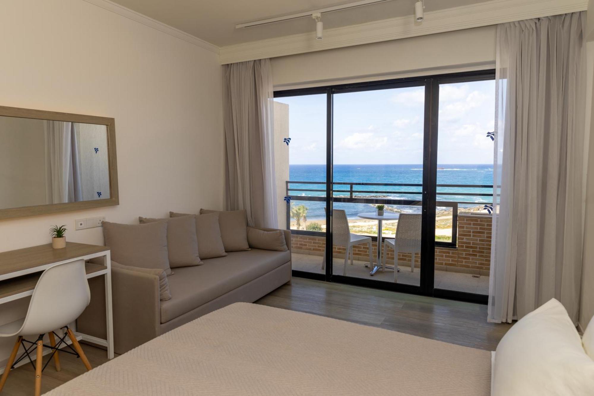 Venus Beach Hotel Paphos Esterno foto