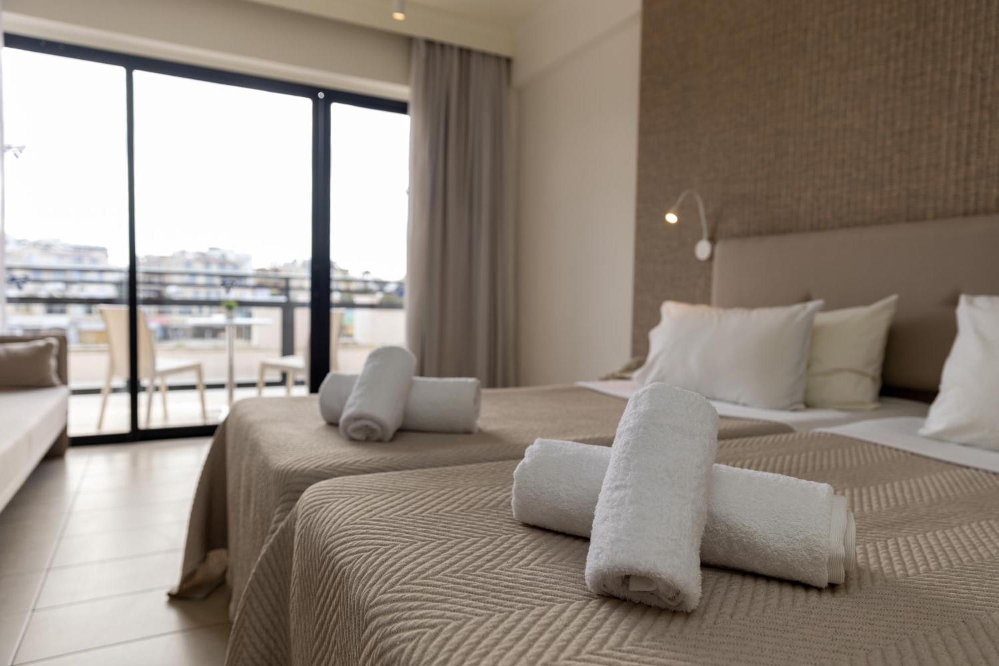 Venus Beach Hotel Paphos Esterno foto