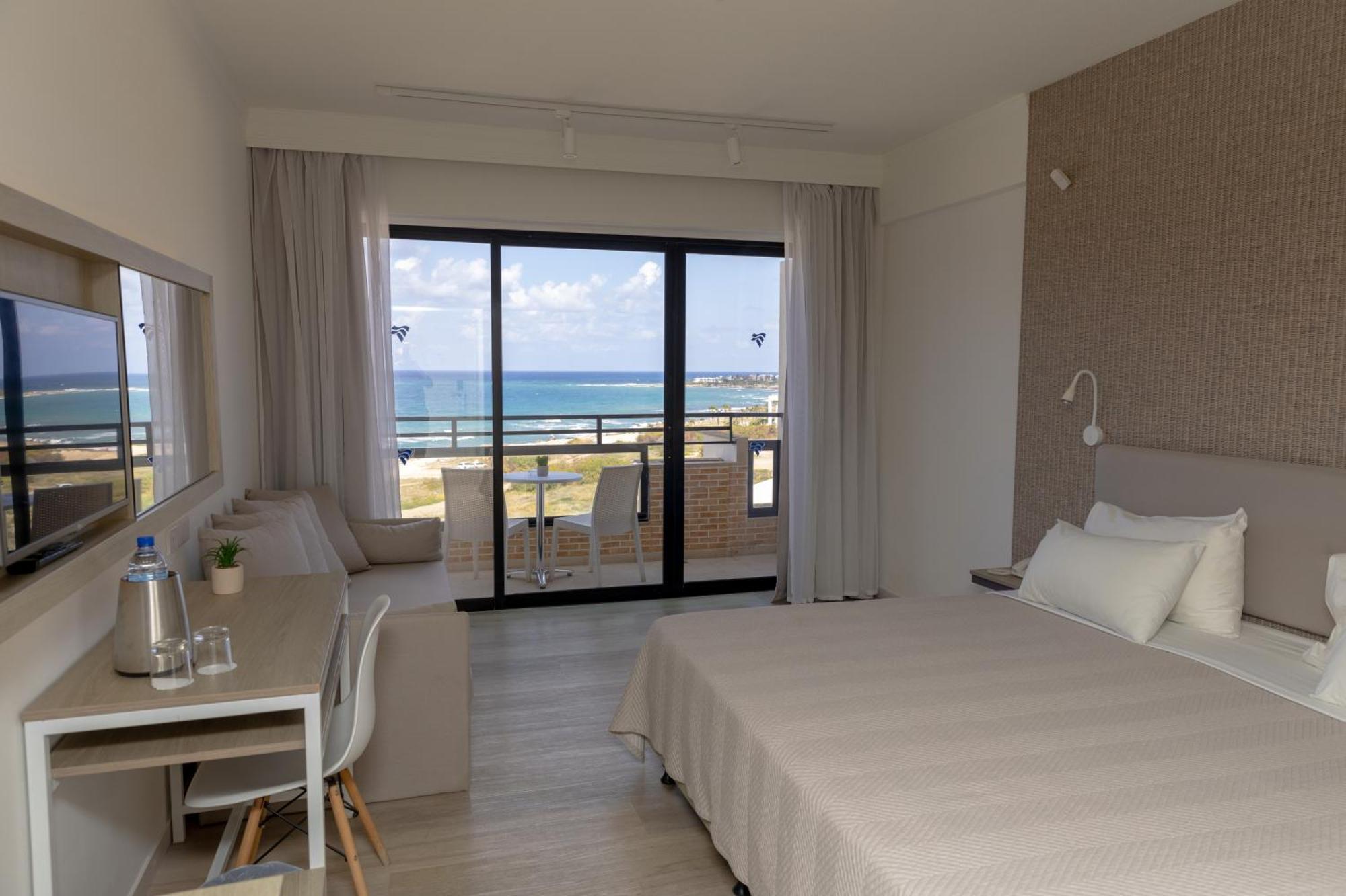Venus Beach Hotel Paphos Esterno foto
