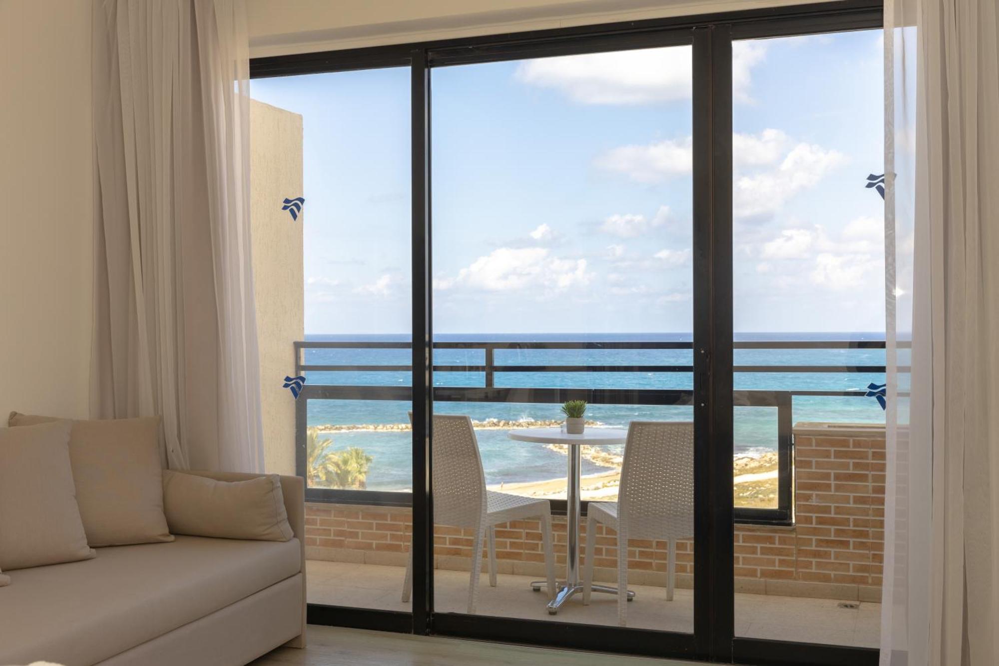 Venus Beach Hotel Paphos Esterno foto