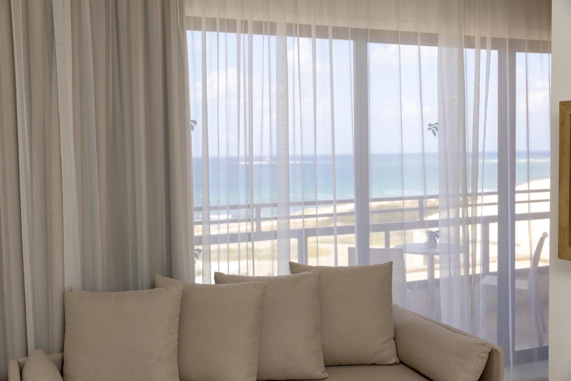 Venus Beach Hotel Paphos Esterno foto