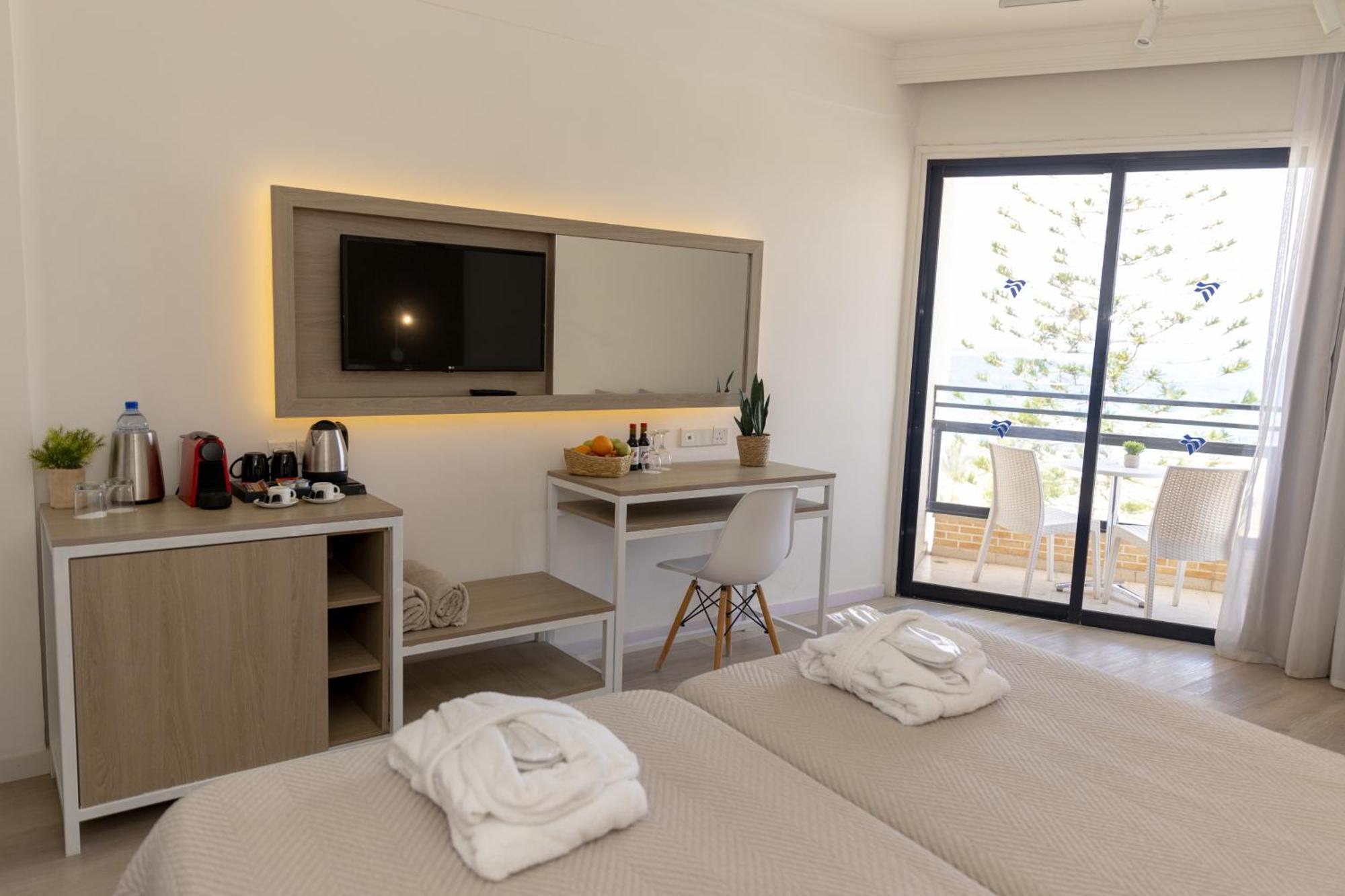 Venus Beach Hotel Paphos Esterno foto