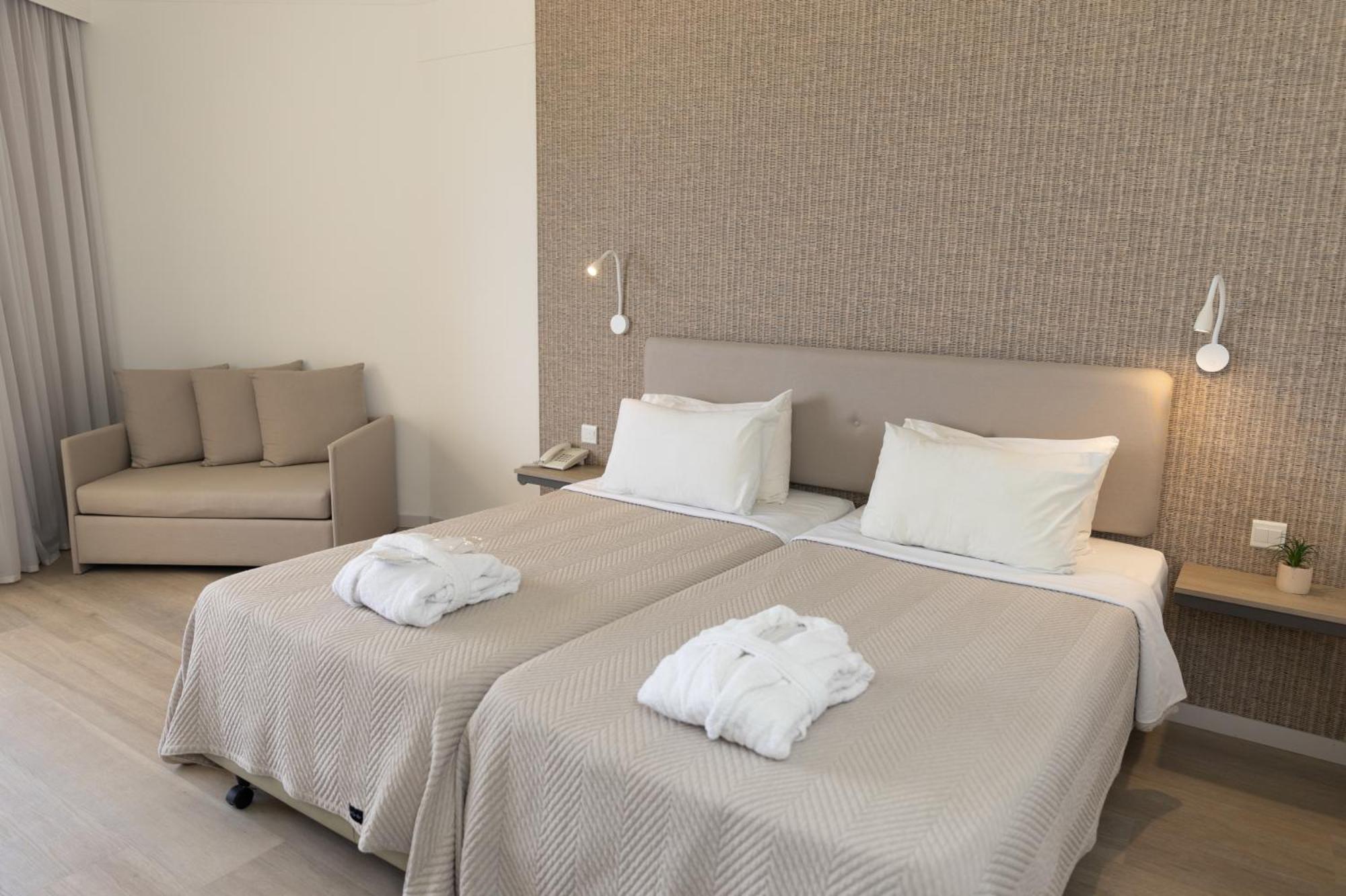 Venus Beach Hotel Paphos Esterno foto