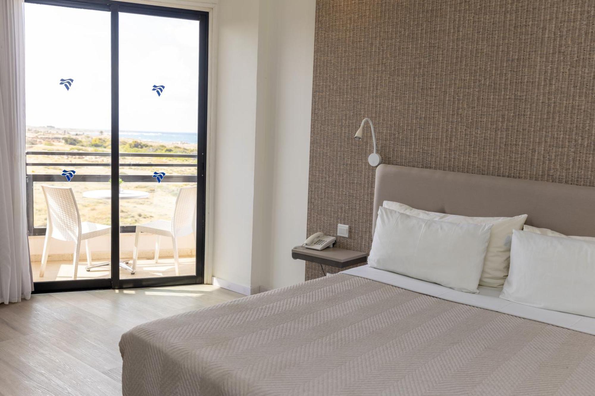 Venus Beach Hotel Paphos Esterno foto