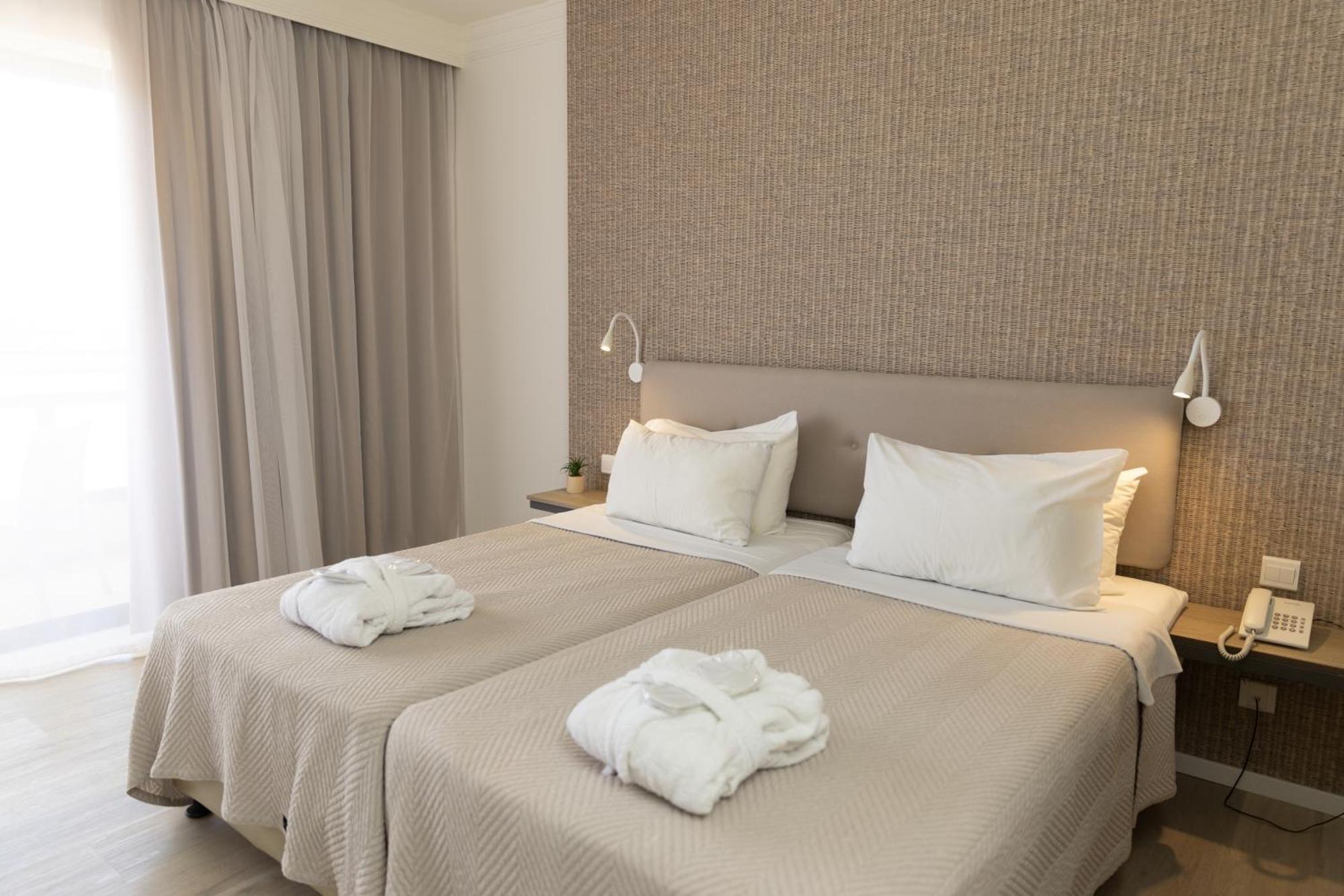 Venus Beach Hotel Paphos Esterno foto