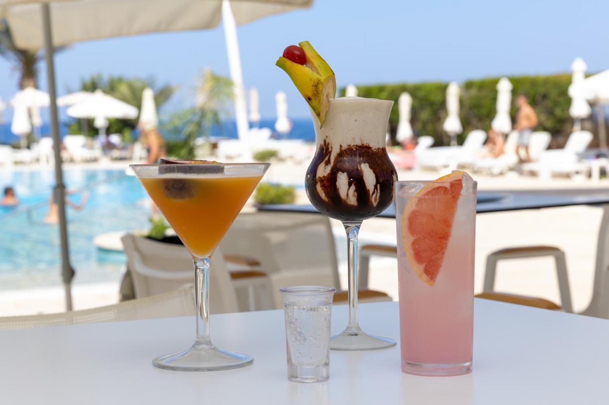 Venus Beach Hotel Paphos Esterno foto