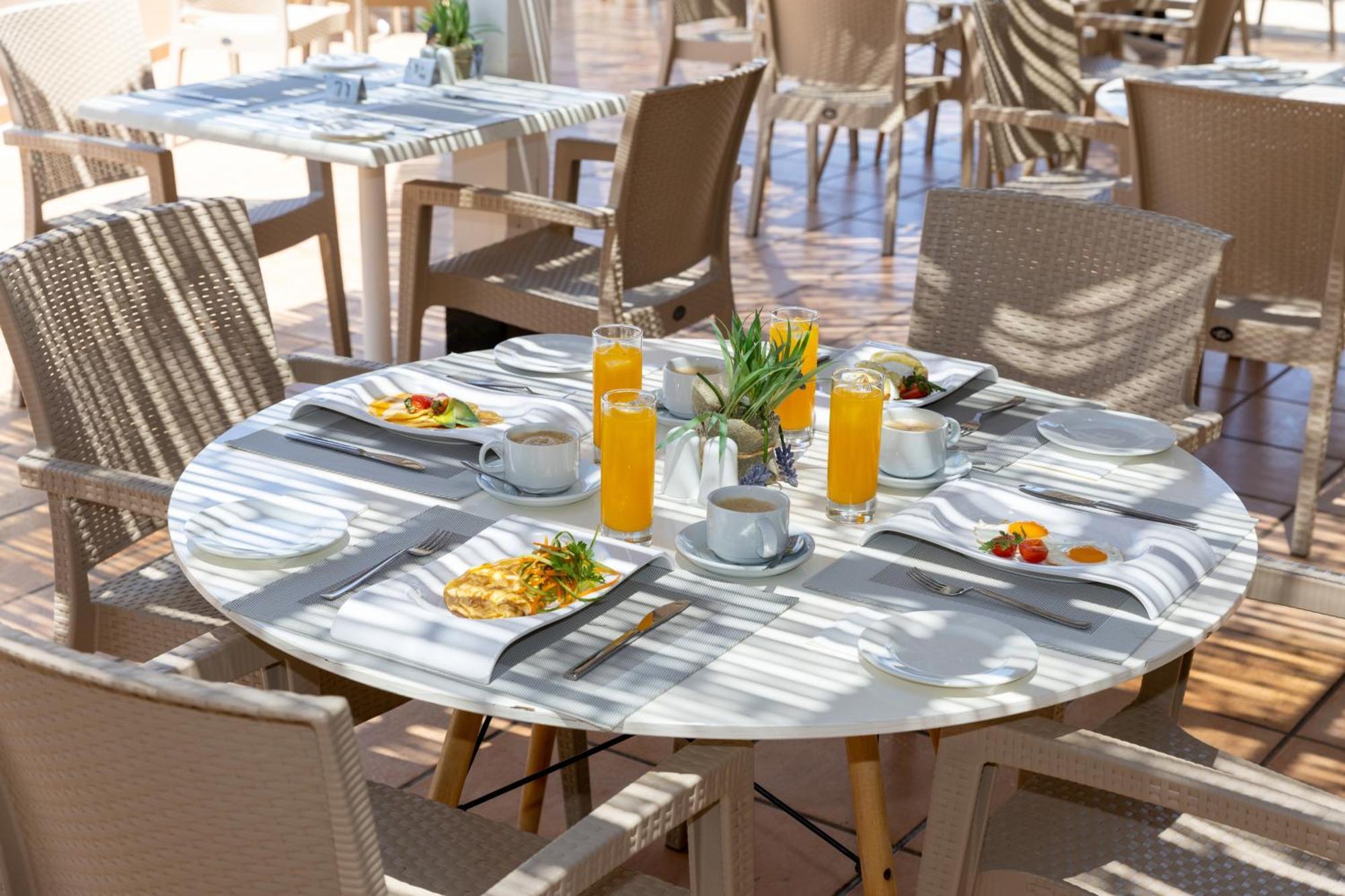 Venus Beach Hotel Paphos Esterno foto