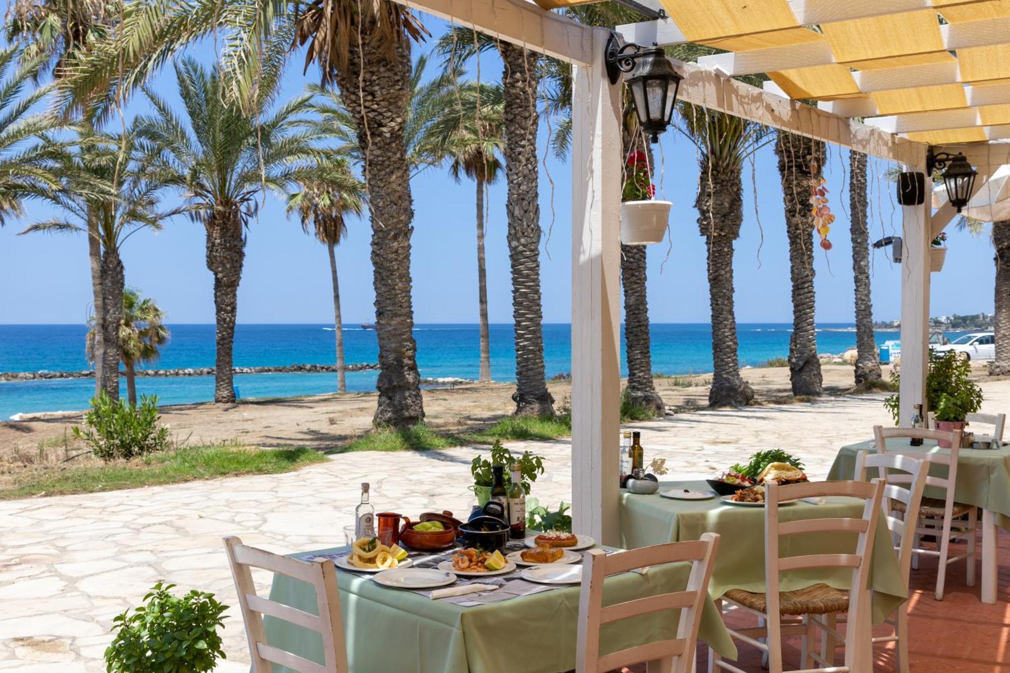 Venus Beach Hotel Paphos Esterno foto