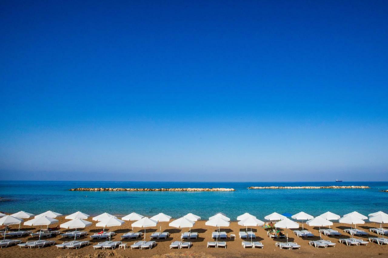 Venus Beach Hotel Paphos Esterno foto The beach of the Grand Hotel