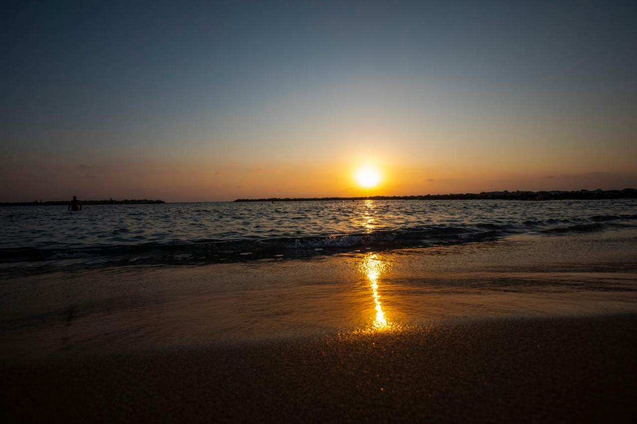 Venus Beach Hotel Paphos Esterno foto Sunset at the beach