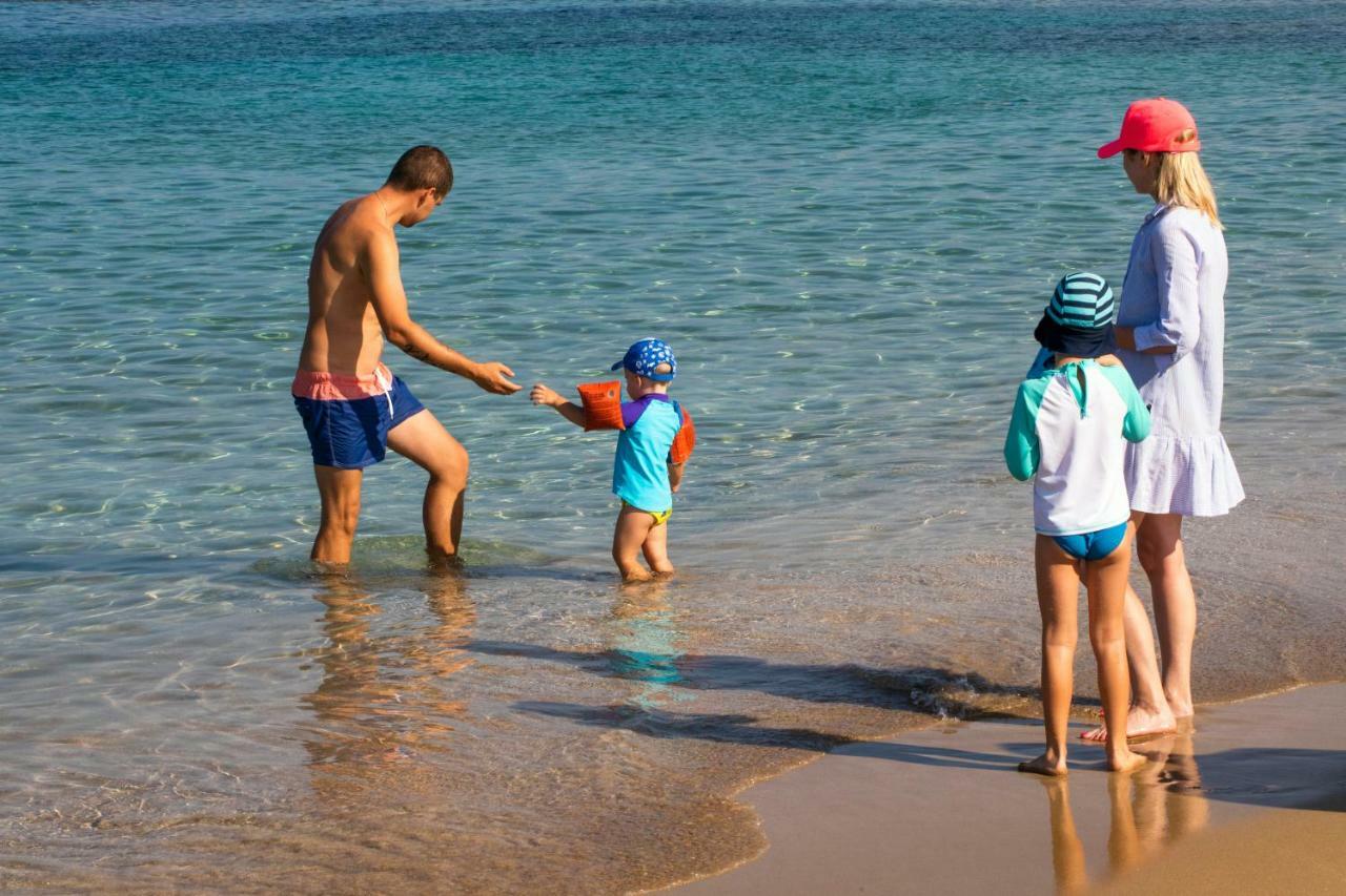 Venus Beach Hotel Paphos Esterno foto Family on the beach